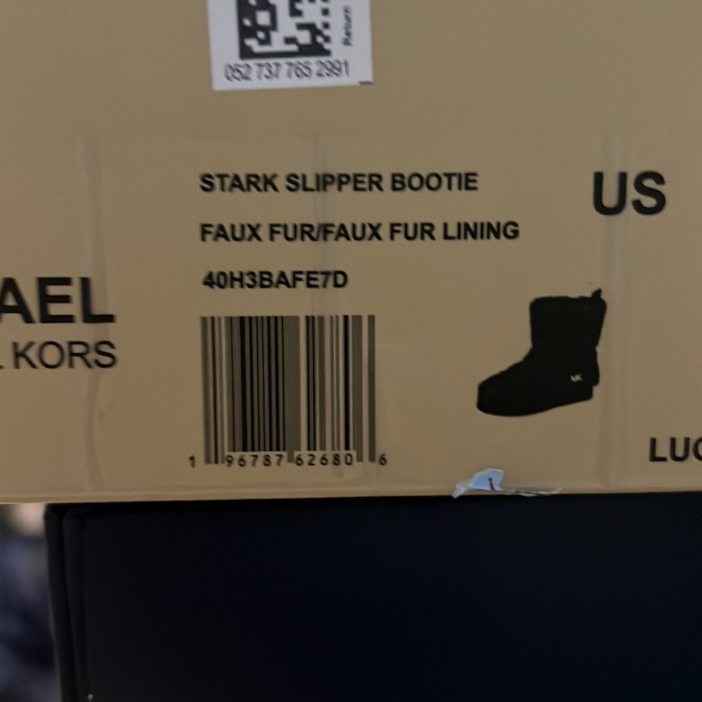 Michael Korda faux boots - Picture 7 of 7